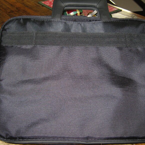 New, Dell 15" Computer Carrying Bag/Case - Picture 2 of 5